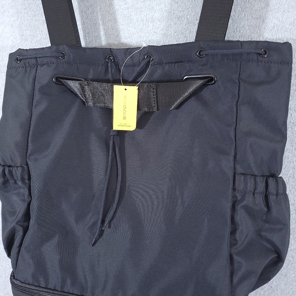 Beyond Yoga Convertible Gym Bag Tote Backpack Black Lightweight Travel NWT - Picture 2 of 8